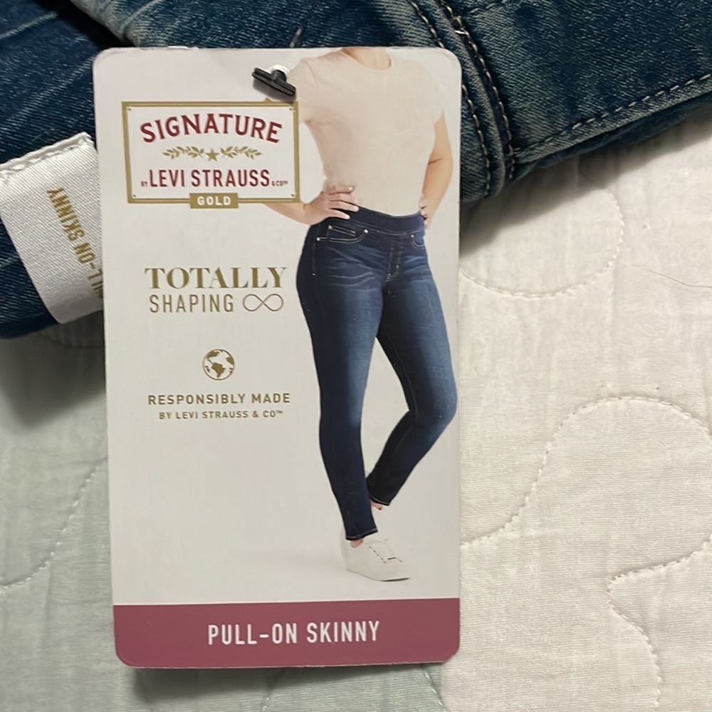 Pull on Levi skinny jeans 14/30